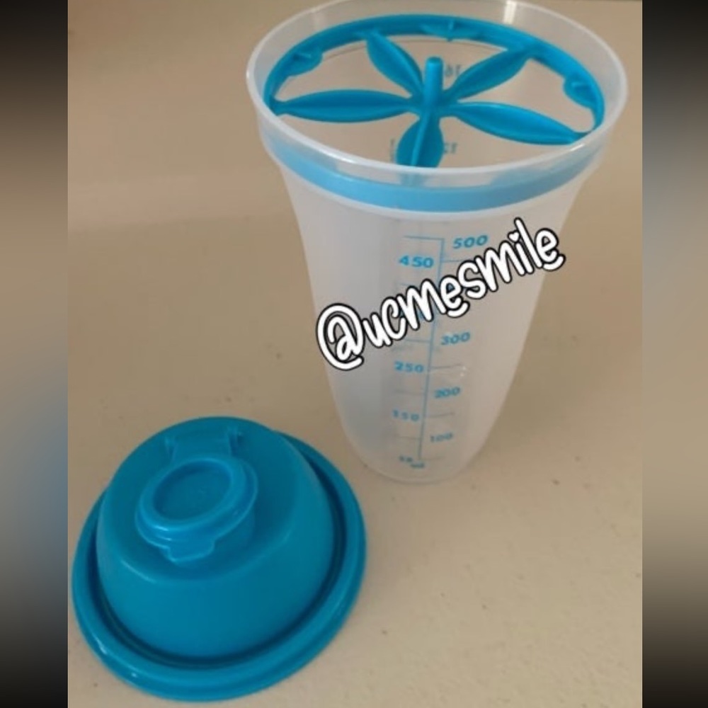 Tupperware Quick Shake - Blender / Mixer / Shaker Cup - Picture 3 of 5